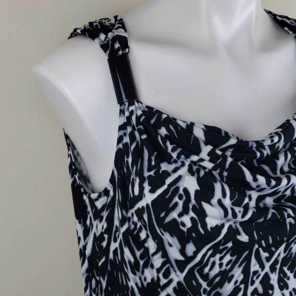 Kenneth Cole Black & White Draped Front Tank Top - Picture 6 of 12